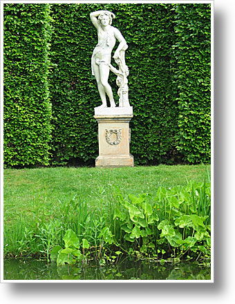 Sissinghurst Statue