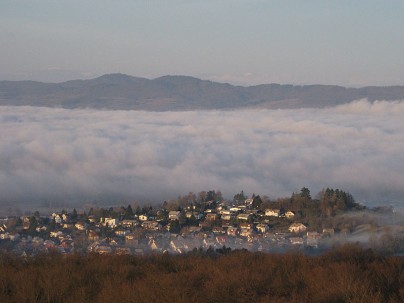 Blick vom Emmendinger Eichbergturm auf den Schlossberg...