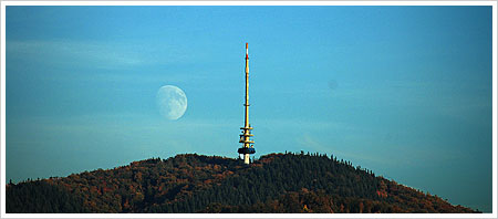 Mond über dem Kaiserstuhl