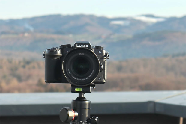 Die Lumix G81 kann 4K-Video uund bietet mit dem Schwenk-Display viele Möglichkeiten.