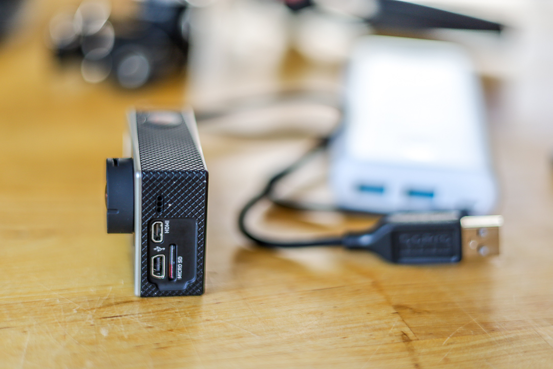 Der USB-Anschluss kann entweder fürs Mikrofon oder für die Stromversorgung genutzt werden. 