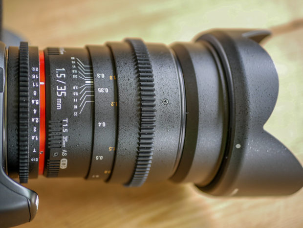 Massiv und gute Qualität: Das manuelle 35mm F1.5 von Walimex.