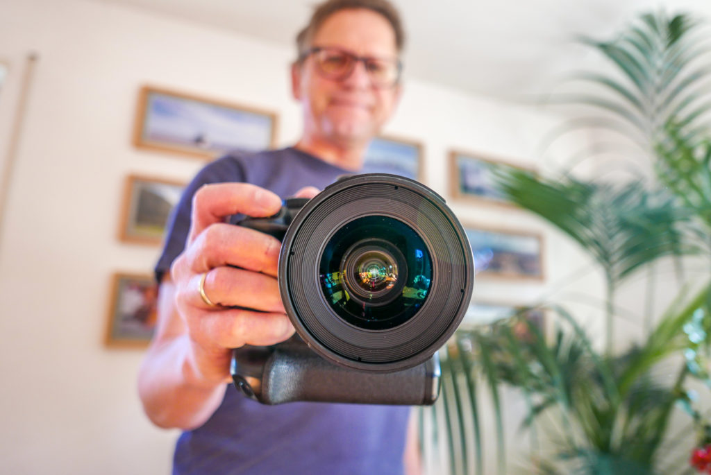 Alt und schwer und "nur" HD: Die Canon EOS 550D bietet sich für manuelle Objektive und ein Rig mit Follow Fokus an.