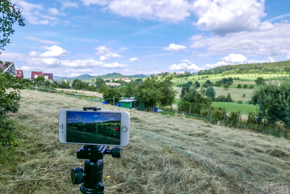 Ein schöner Standort und ein Motiv mit Bewegung sind wichtig für Timelapse Aufnahmen: zB Wolken.